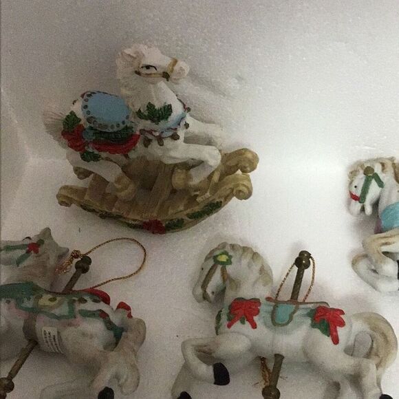 Vintage set of carousel horse, one rocking horse statue, nine carousel horse orn - Picture 3 of 7